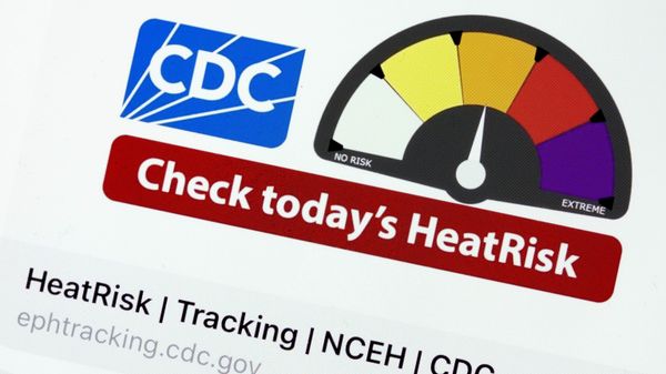 The website for Centers for Disease Control and Prevention displays on a computer screen in Glenside, Pa., Monday, April 22, 2024, a new heat risk system developed with the National Weather Service. They unveiled a new color-coded system to warn Americans about heat danger, and it will set magenta as the most dangerous level. - Sputnik International
