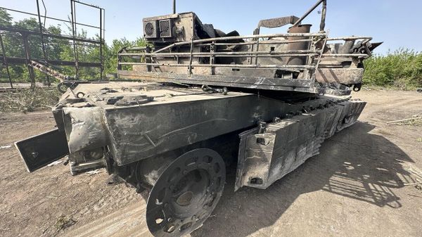 An American Abrams M1 tank destroyed in the special military operation zone - Sputnik International