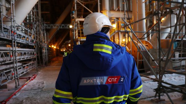 Сonstruction of a floating plant for liquefied natural gas in Russia's Murmansk region. File photo - Sputnik International