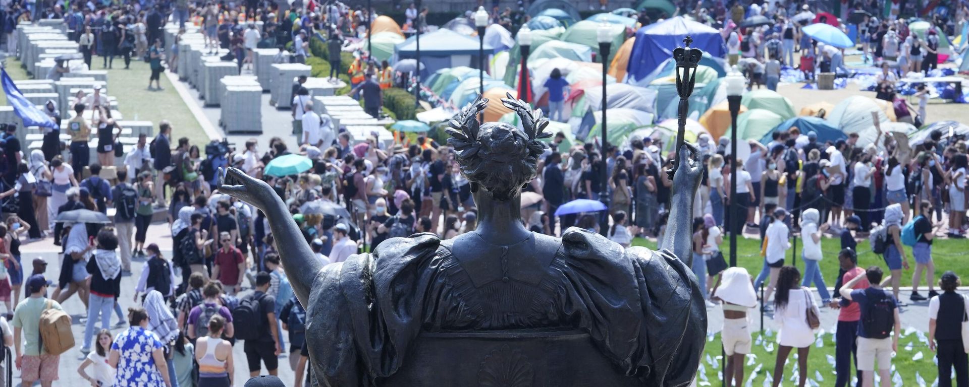 Student demonstrators occupy the pro-Palestinian Gaza Solidarity Encampment on the West Lawn of Columbia University - Sputnik International, 1920, 03.05.2024