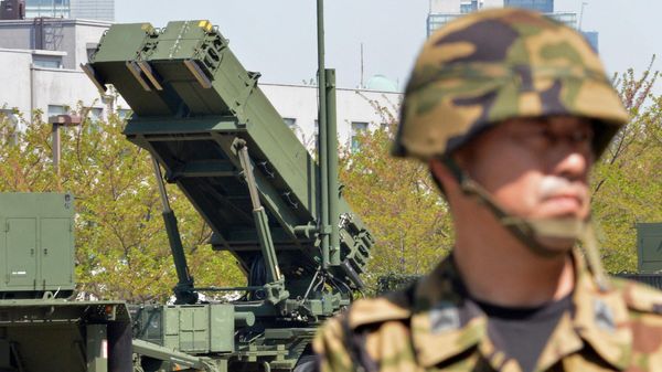 A soldier (R) of Japan's Ground Self Defence Force looks on as Japanese Foreign Minister Fumio Kishida (unseen in this picture) inspected Patriot Advanced Capability-3 (PAC-3) missile launchers at the Defence Ministry headquarters in Tokyo on April 13, 2013.  - Sputnik International