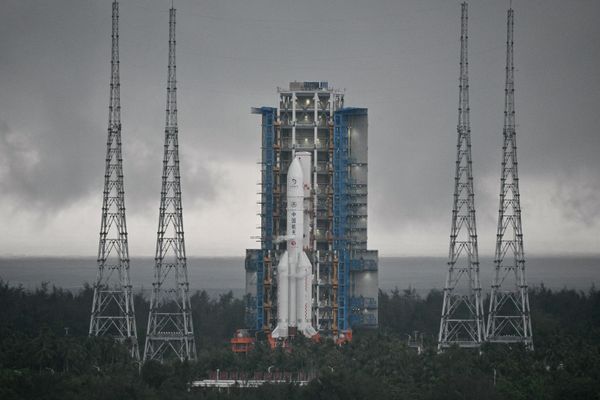 The Long March 5 rocket moments before the Chang'e-6 launch. - Sputnik International