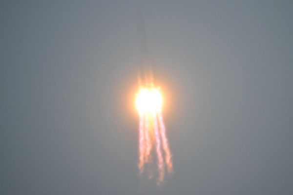 The Long March 5 rocket, carrying the Chang'e-6 mission lunar probe, lifts off from the Wenchang Space Launch Center. - Sputnik International