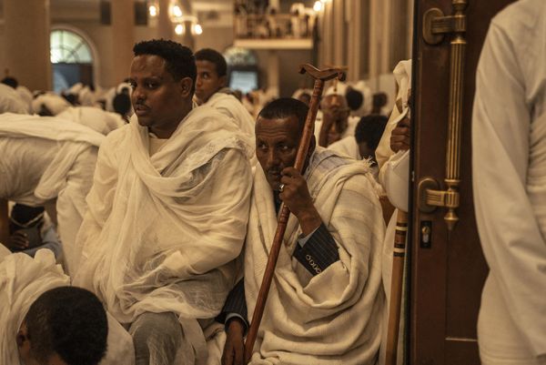 Ethiopian Orthodox devotees pray during the celebration of Easter at the Bole Medhanialem Church in Ethiopia's capital Addis Ababa. - Sputnik International