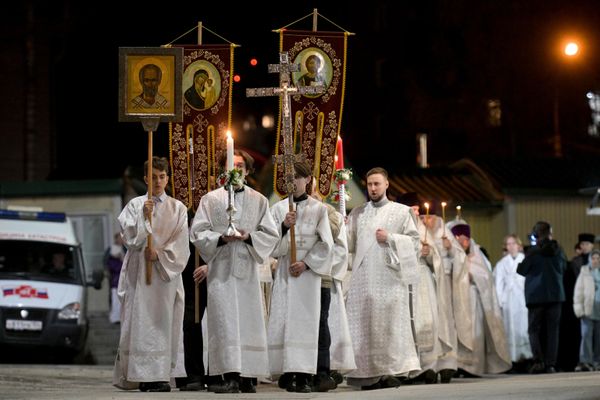A religious procession near the Cathedral of the Ascension of Christ in Novosibirsk, held during this year's Easter celebrations. - Sputnik International
