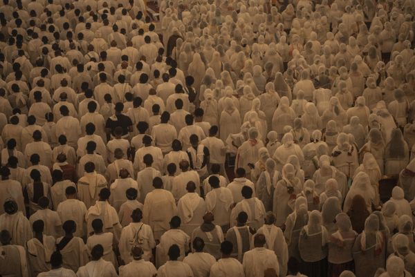 Ethiopian Orthodox devotees pray during the celebration of Easter at the Bole Medhanialem Church in Addis Ababa in Ethiopia. - Sputnik International