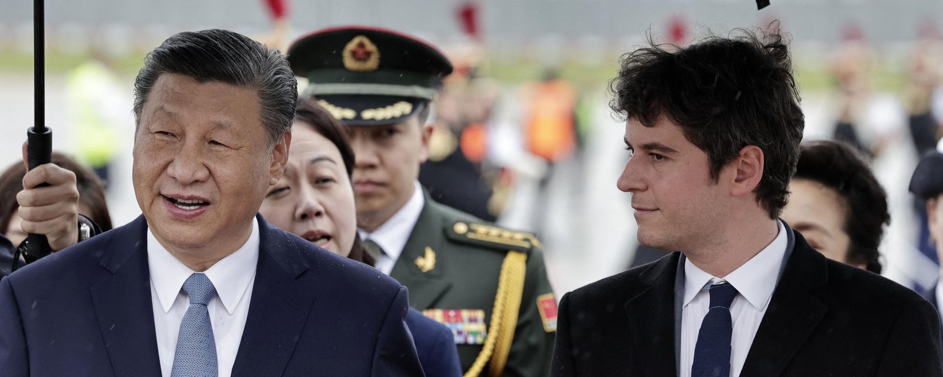 France's Prime Minister Gabriel Attal (R) greets China's President Xi Jinping upon his arrival for an official two-day state visit, at Orly airport, south of Paris on May 5, 2024 France's Prime Minister Gabriel Attal (R) greets China's President Xi Jinping upon his arrival for an official two-day state visit, at Orly airport, south of Paris on May 5, 2024 - Sputnik International, 1920, 10.05.2024