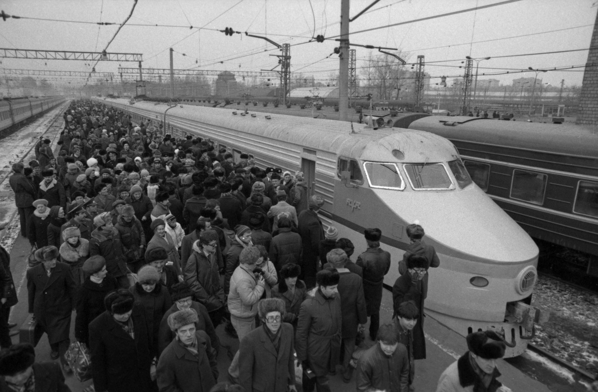 The ER200 - the Soviet Union's first high-speed electric train, produced by the Riga-based Rīgas Vagonbūves Rūpnīca (RVR) train and tram manufacturer, arrives at Leningrad Station in Moscow. File photo. In the Soviet period, Latvia and other Baltic republics were known for the production of an array of high-tech manufactured goods, from trains and light vehicles to radio-electronics on par in quality terms with many Western and Japanese goods. The ER200 - the Soviet Union's first high-speed electric train, produced by the Riga-based Rīgas Vagonbūves Rūpnīca (RVR) train and tram manufacturer, arrives at Leningrad Station in Moscow. File photo. In the Soviet period, Latvia and other Baltic republics were known for the production of an array of high-tech manufactured goods, from trains and light vehicles to radio-electronics on par in quality terms with many Western and Japanese goods. - Sputnik International, 1920, 06.05.2024