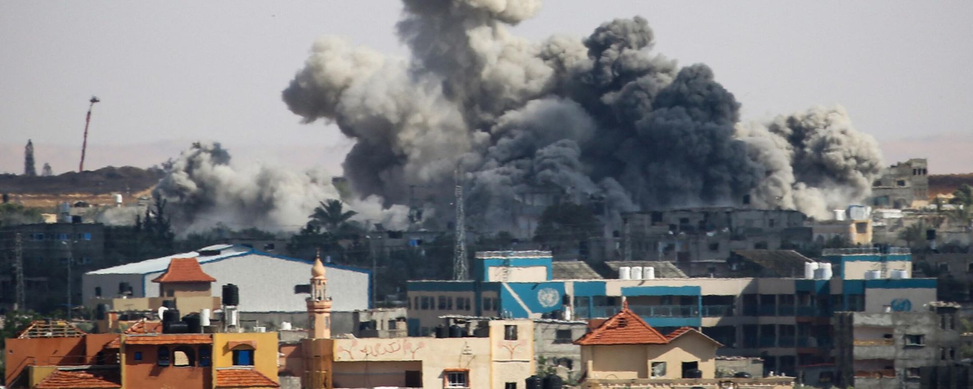 Smoke billows after Israeli bombardment in Rafah, in the southern Gaza Strip on May 6, 2024, amid the ongoing conflict between Israel and the Palestinian militant group Hamas - Sputnik International, 1920, 07.05.2024