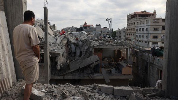 A Palestinian looks at the damage to buildings after Israeli bombardment in Rafah in the southern Gaza Strip, on April 29, 2024 amid the ongoing conflict between Israel and the Palestinian militant group Hamas - Sputnik International