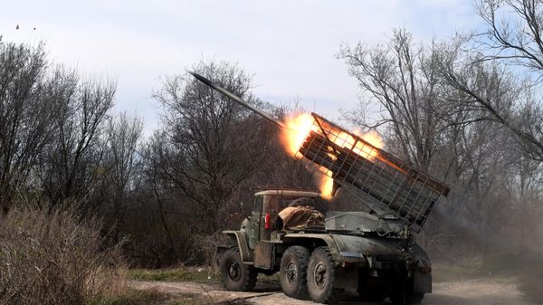 Russia's Grad multiple launch rocket system in action in special ops zone. - Sputnik International