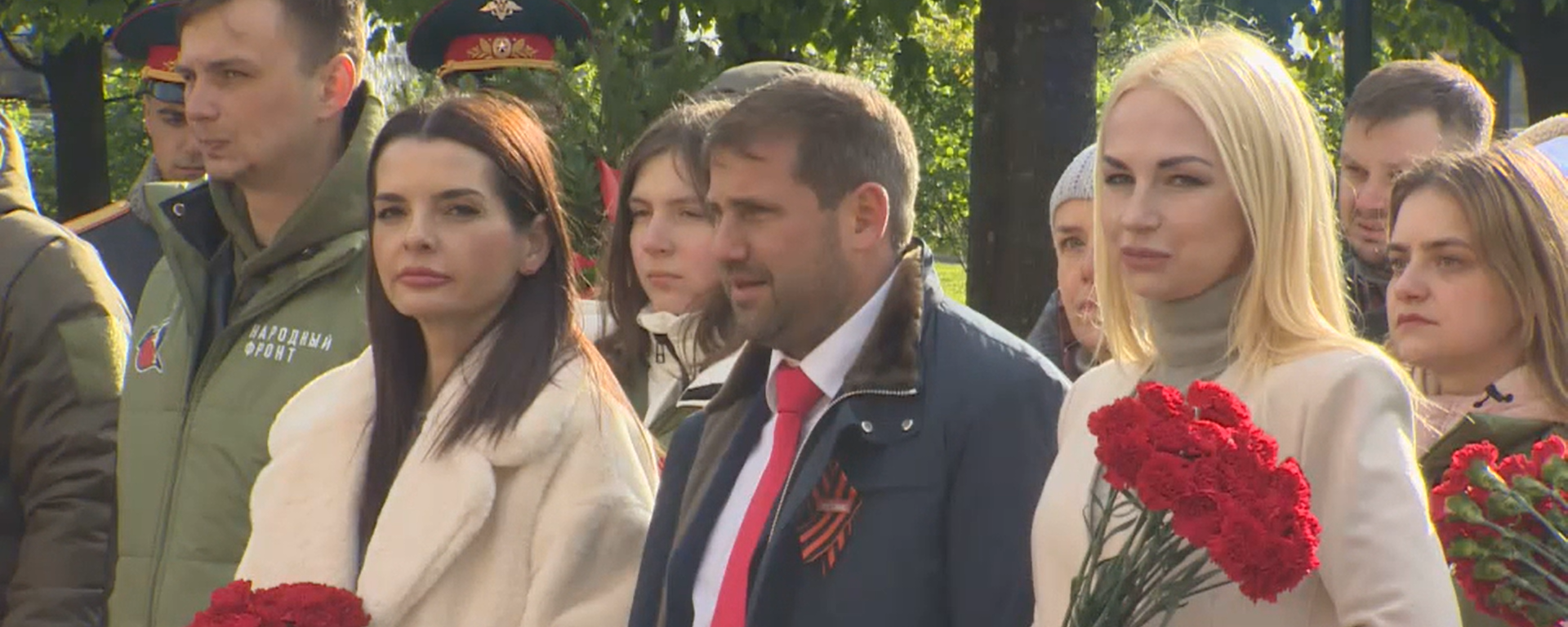 Screengrab of Sputnik video showing the head of Moldova's Gagauz autonomous region Evgenia Gutsul and the leader of the Moldovan opposition 'Shor' party Ilan Shor laying flowers at the Tomb of the Unknown Soldier in Alexander Garden, Moscow, Russia - Sputnik International, 1920, 09.05.2024