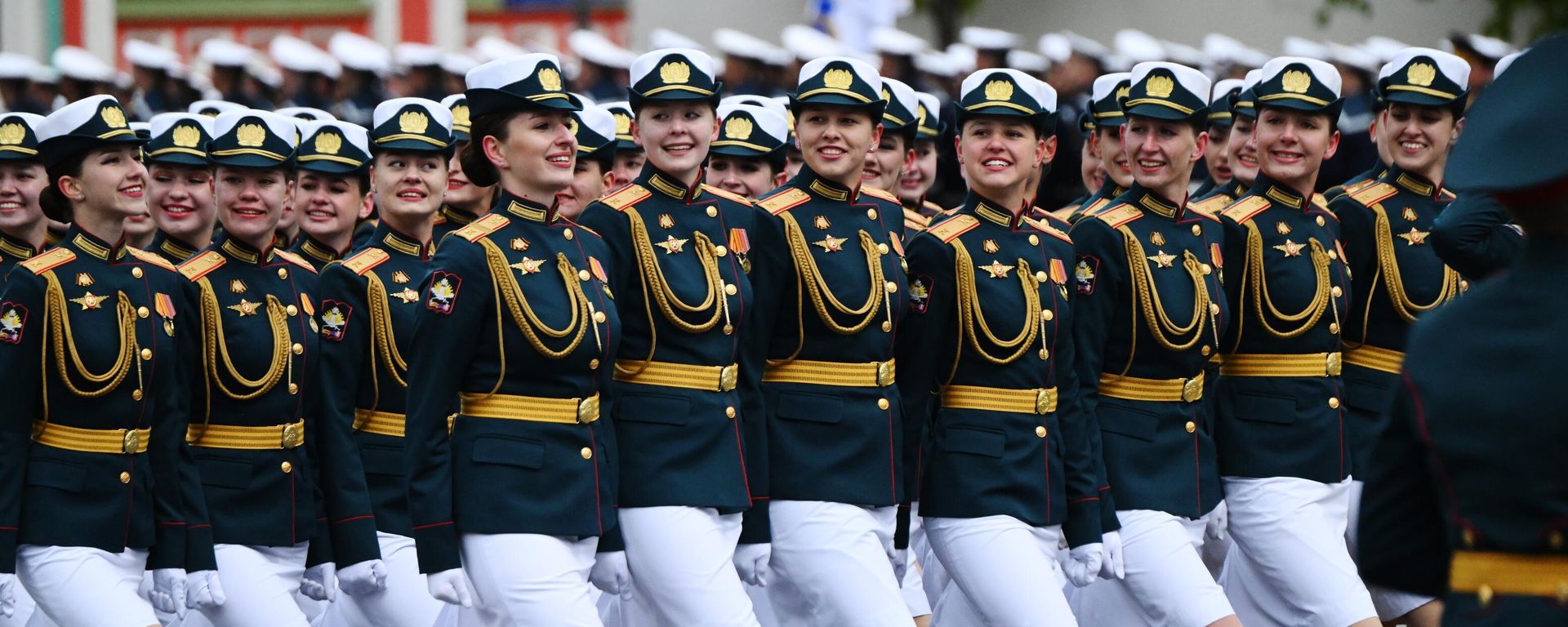 Курсантки военного университета Министерства обороны на военном параде на Красной площади Курсантки военного университета Министерства обороны на военном параде на Красной площади - Sputnik International, 1920, 09.05.2024