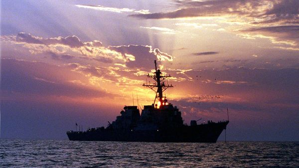The guided missile destroyer USS Carney (DDG 64) patrols the waters of the Persian Gulf. File photo. - Sputnik International