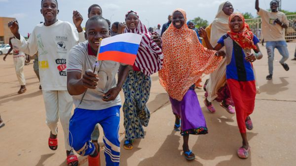 Nigeriens hold a Russian flag in Niamey, Niger, Sunday, Aug. 6, 2023. Nigeriens hold a Russian flag in Niamey, Niger, Sunday, Aug. 6, 2023. - Sputnik International
