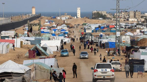 Displaced Palestinians camp near the border fence between Gaza and Egypt, on February 16, 2024 in Rafah, in the southern Gaza Strip, amid the ongoing conflict between Israel and the Palestinian Hamas militant group - Sputnik International