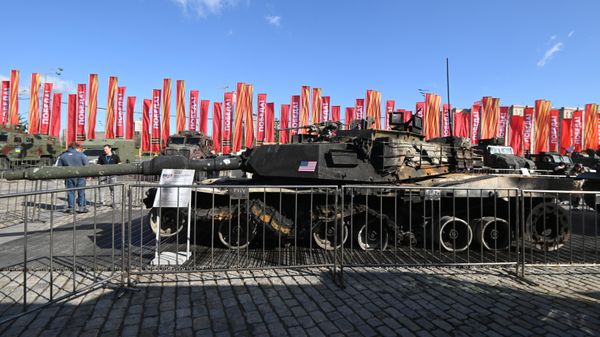 A trophy Abrams tank captured by Russian troops during the special military operation, exhibited at Moscow's Victory Park on Poklonnaya Hill. - Sputnik International