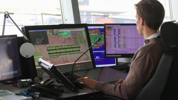 Air traffic controller while working in the control tower - Sputnik International