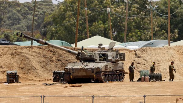 Israeli troops man a position with a mobile artillery unit in southern Israel near the border with the Gaza Strip on May 13, 2024. - Sputnik International