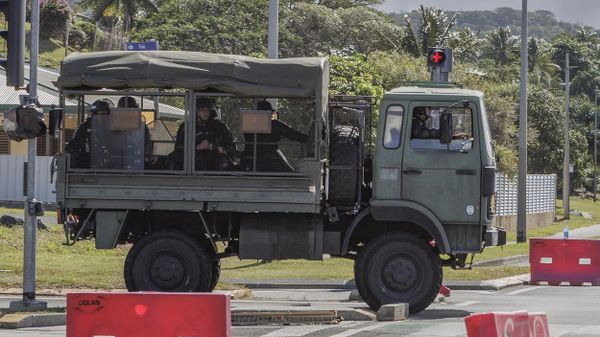 French gendarmes patrol the streets in Noumea, New Caledonia, Thursday May, 16, 2024. France has imposed a state of emergency in the French Pacific territory of New Caledonia.  - Sputnik International