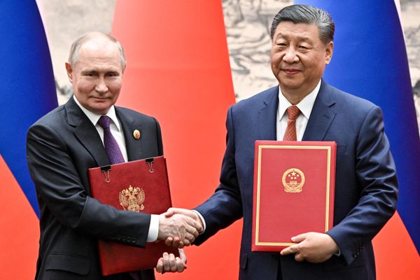 Vladimir Putin and Xi Jinping attend a signing ceremony following an expanded-format meeting. - Sputnik International