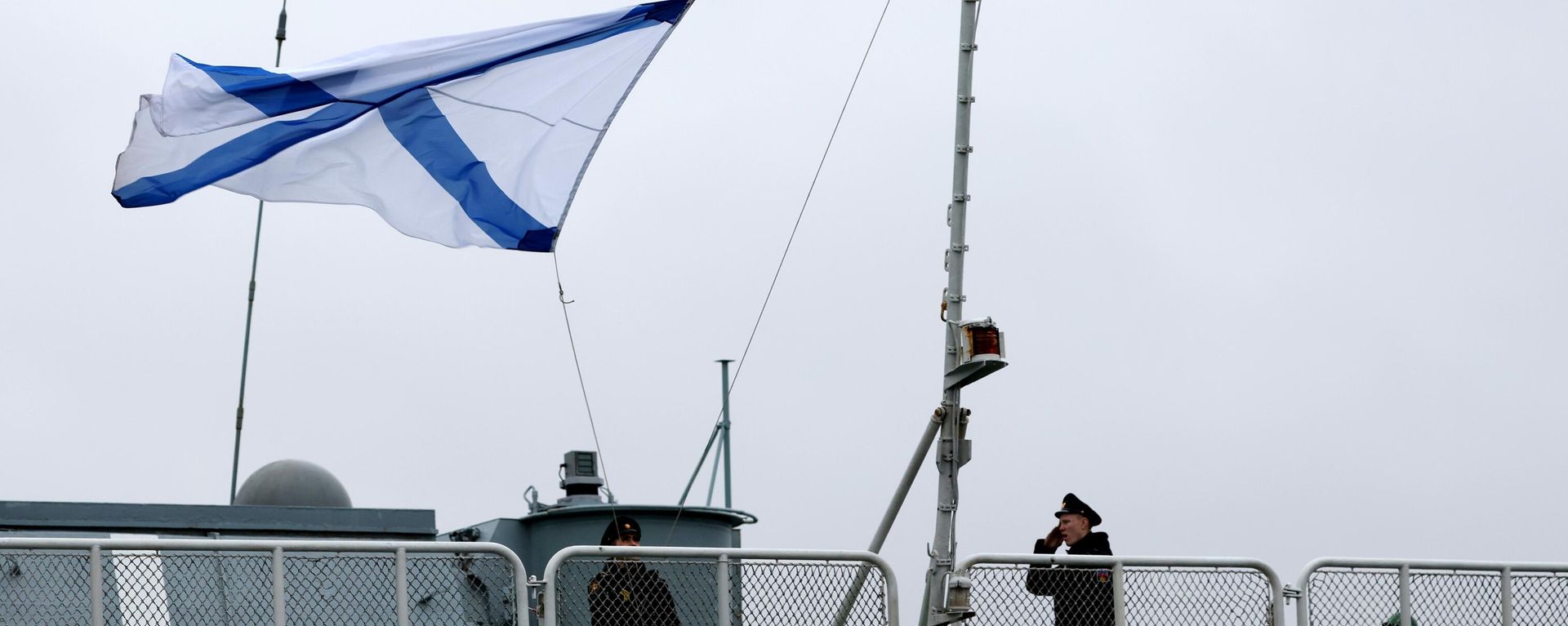 A Russian navy flag is raised on the Vice-Admiral Kulakov large anti-submarine ship in the town of Severomorsk, Murmansk region, Russia. A Russian navy flag is raised on the Vice-Admiral Kulakov large anti-submarine ship in the town of Severomorsk, Murmansk region, Russia. - Sputnik International, 1920, 19.08.2024