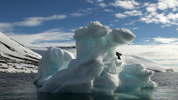 Iceberg in the waters of the Franz Josef Land archipelago. - Sputnik International