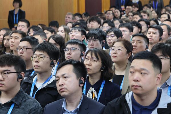 Chinese students attend the meeting with the Russian president. - Sputnik International