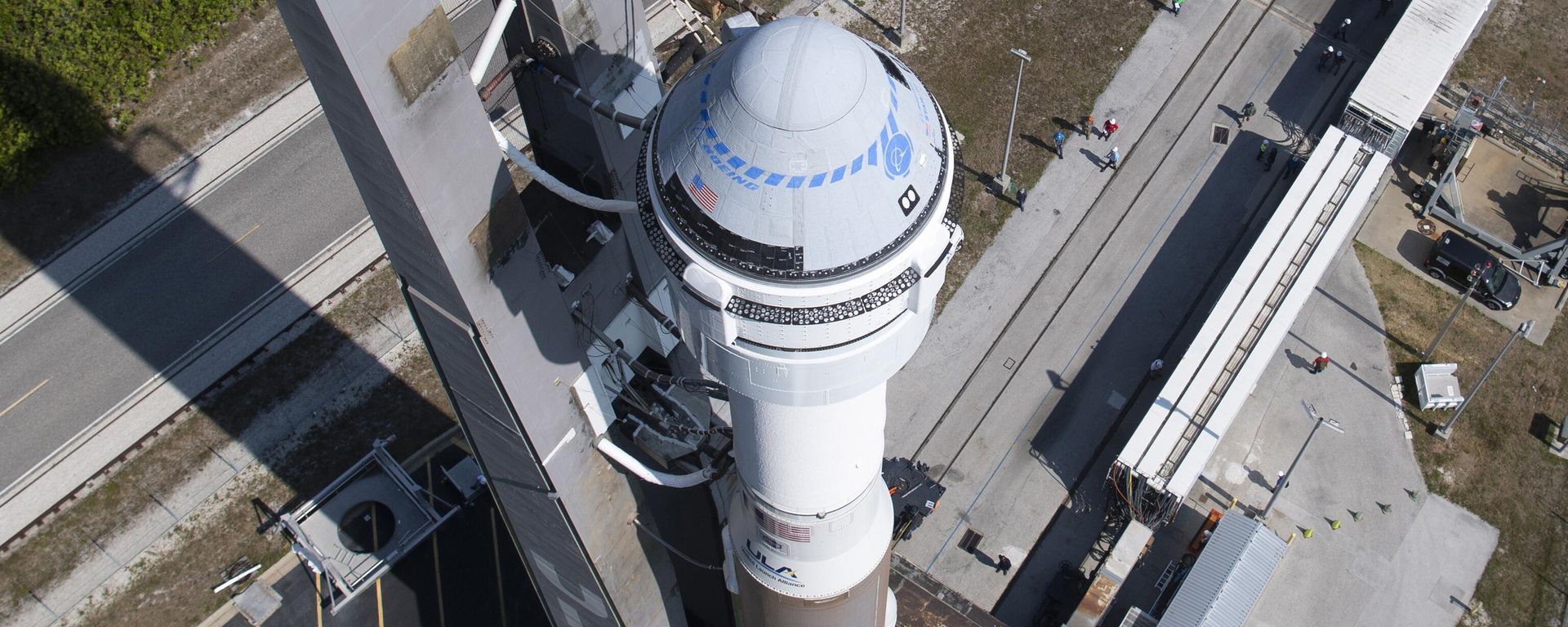Boeing's CST-100 Starliner spacecraft mounted on a United Launch Alliance Atlas V rocket is rolled out of the Vertical Integration Facility to the launch pad at Space Launch Complex 41 ahead of the Orbital Flight Test-2 (OFT-2) mission, Wednesday, May 18, 2022 at Cape Canaveral Space Force Station in Florida - Sputnik International, 1920, 01.06.2024