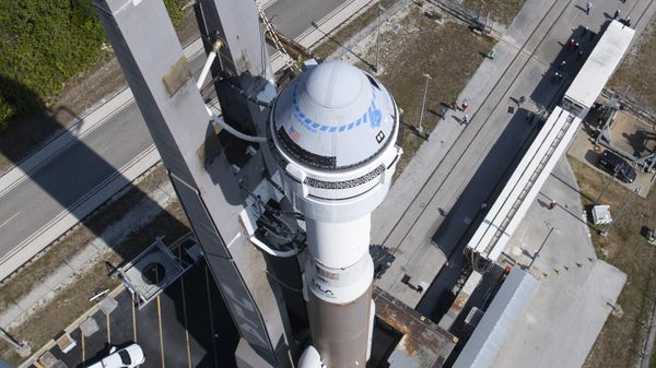 Boeing's CST-100 Starliner spacecraft mounted on a United Launch Alliance Atlas V rocket is rolled out of the Vertical Integration Facility to the launch pad at Space Launch Complex 41 ahead of the Orbital Flight Test-2 (OFT-2) mission, Wednesday, May 18, 2022 at Cape Canaveral Space Force Station in Florida - Sputnik International