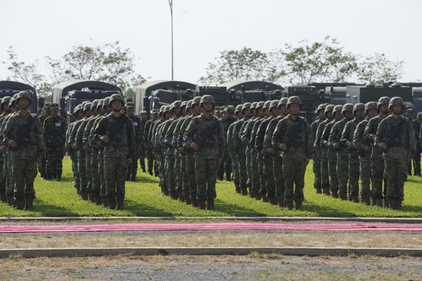 Chinese military personnel line up during the "Golden Dragon" military exercise in Svay Chok village, Kampong Chhnang province, north of Phnom Penh in Cambodia. - Sputnik International