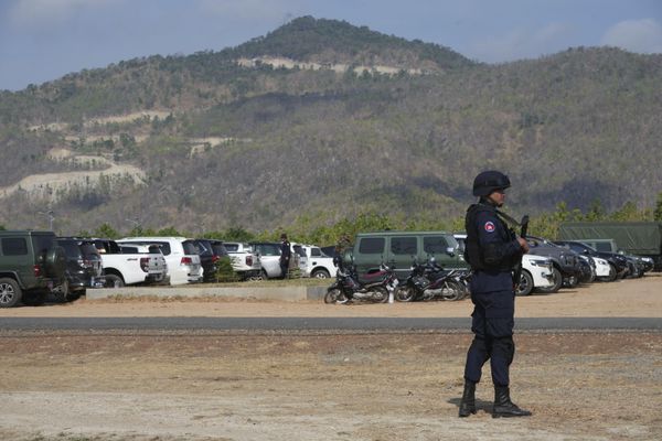 A Cambodian military policeman stands guard at the "Golden Dragon" military exercise. - Sputnik International