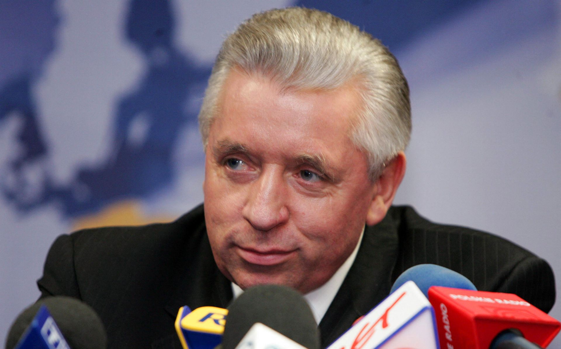 Polish Agriculture and Rural Development minister Andrzej Lepper speaks to journalists 19 March 2007 at the end of an EU Agriculture and Fisheries Council meeting at EU headquarters in Brussels. Twenty-seven EU agriculture ministers will debate on a Council Regulation establishing  a common organisation of agricultural markets and on specific provisions for certains agricultural products. (Photo by GERARD CERLES / AFP) - Sputnik International, 1920, 18.05.2024
