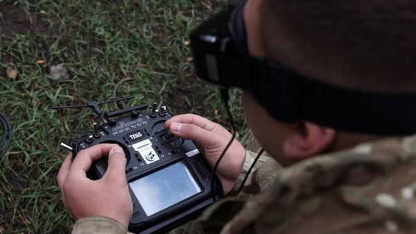 Ukrainian drone operator - Sputnik International
