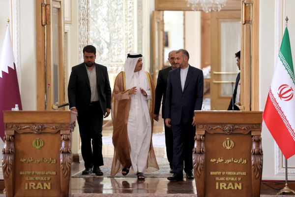 Iran's Foreign Minister Hossein Amir-Abdollahian (right) and Qatar's Foreign Minister Mohammed bin Abdulrahman bin Jassim Al Thani (center) arrive for a joint press conference at the Foreign Ministry headquarters in the capital Tehran, July 7, 2022. The bilateral talks mainly sought to revive Iran's nuclear deal following similar discussions between Iran and the US hosted in Qatar's Doha. - Sputnik International