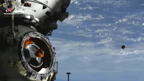 In this image taken from video footage released by the Roscosmos Space Agency, the Soyuz MS-21 space ship, right, approaches the International Space Station, ISS, during docking to the station, Friday, March 18, 2022 - Sputnik International