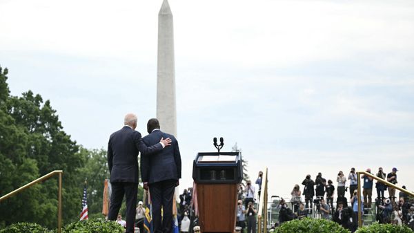 US President Joe Biden (L) welcomes President William Ruto during an official arrival ceremony on the South Lawn of the White House in Washington, DC, on May 23, 2024. Ruto's visit is the first state visit to Washington by an African leader in more than 15 years. - Sputnik International