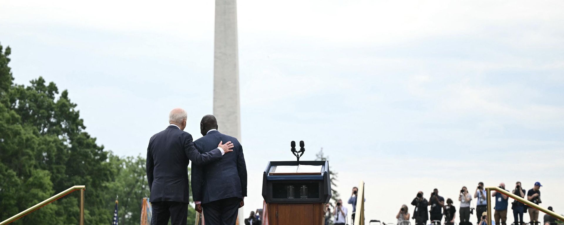 US President Joe Biden (L) welcomes President William Ruto during an official arrival ceremony on the South Lawn of the White House in Washington, DC, on May 23, 2024. Ruto's visit is the first state visit to Washington by an African leader in more than 15 years. US President Joe Biden (L) welcomes President William Ruto during an official arrival ceremony on the South Lawn of the White House in Washington, DC, on May 23, 2024. Ruto's visit is the first state visit to Washington by an African leader in more than 15 years. - Sputnik International, 1920, 23.05.2024