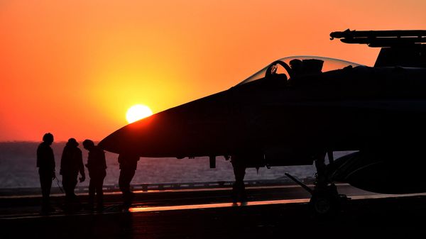 An F/A-18E Super Hornet taxis on the US navy's super carrier USS Dwight D. Eisenhower (CVN-69) (Ike). File photo. - Sputnik International