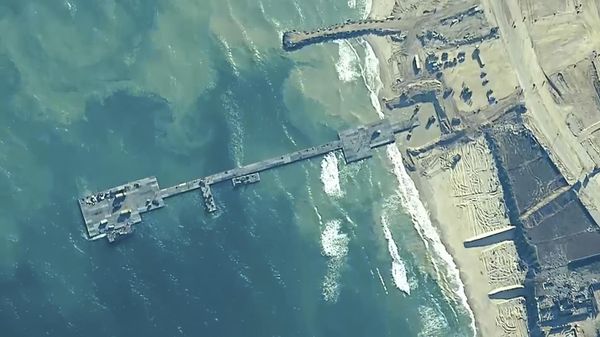 The image provided by US Central Command, shows US Army soldiers assigned to the 7th Transportation Brigade (Expeditionary), US Navy sailors assigned to Amphibious Construction Battalion 1, and Israel Defense Forces placing the Trident Pier on the coast of Gaza Strip on Thursday, May 16, 2024 The image provided by US Central Command, shows US Army soldiers assigned to the 7th Transportation Brigade (Expeditionary), US Navy sailors assigned to Amphibious Construction Battalion 1, and Israel Defense Forces placing the Trident Pier on the coast of Gaza Strip on Thursday, May 16, 2024 - Sputnik International