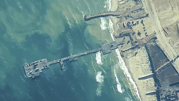 The image provided by US Central Command, shows US Army soldiers assigned to the 7th Transportation Brigade (Expeditionary), U.S. Navy sailors assigned to Amphibious Construction Battalion 1, and Israel Defense Forces placing the Trident Pier on the coast of Gaza Strip on Thursday, May 16, 2024. The temporary pier is part of the Joint Logistics Over-the-Shore capability. The U.S. military finished installing the floating pier on Thursday, with officials poised to begin ferrying badly needed humanitarian aid into the enclave besieged over seven months of intense fighting. (U.S. Central Command via AP) - Sputnik International