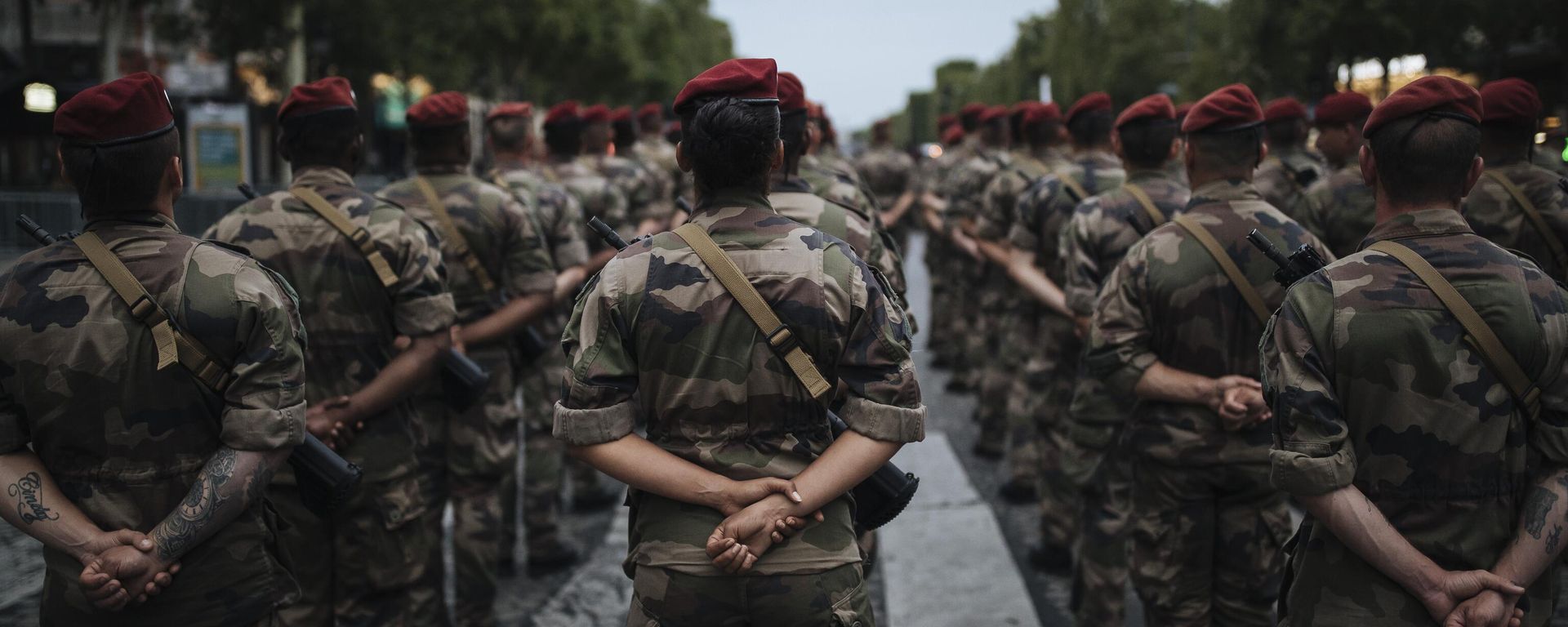 Soldiers wait on the Champs Elysees avenue during a rehearsal for the Bastille Day parade in Paris Monday, July 12, 2021 - Sputnik International, 1920, 29.05.2024