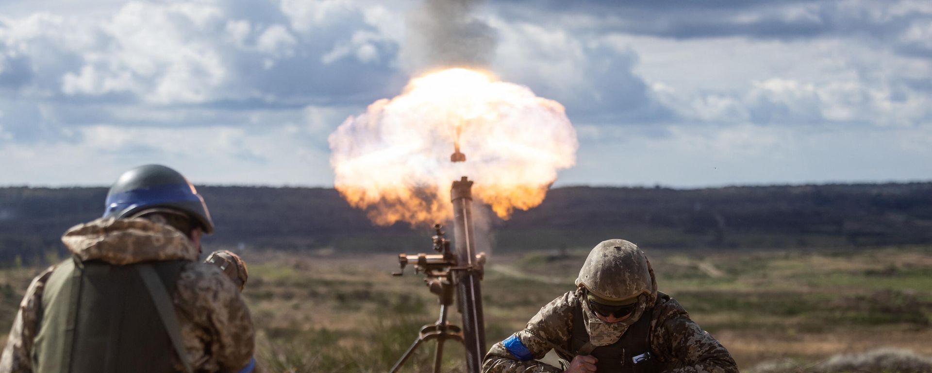 Ukrainian soldiers fire with mortar during a military training with French servicemen. File photo - Sputnik International, 1920, 29.05.2024