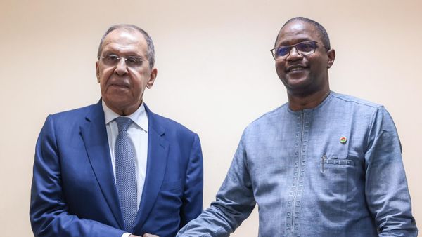 In this handout photo released by the Russian Foreign Ministry, Russian Foreign Minister Sergey Lavrov shakes hands with Foreign Minister of Burkina Faso Karamoko Jean Marie Traore during a meeting in Ouagadougou - Sputnik International