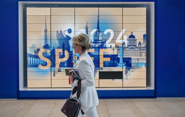 This year’s SPIEF business program consists of four thematic tracks: "Transition to a Multipolar World Economy", "Goals and Objectives of Russia's New Economic Cycle", "Technologies for Leadership", and "A Healthy Society, Traditional Values, and Social Development: the Priority of the State". - Sputnik International
