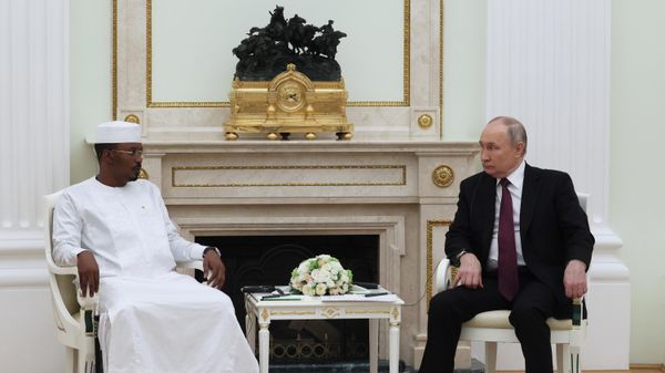 Russian President Vladimir Putin and interim President of Chad Mahamat Idriss Deby attend a meeting at the Kremlin in Moscow, Russia - Sputnik International