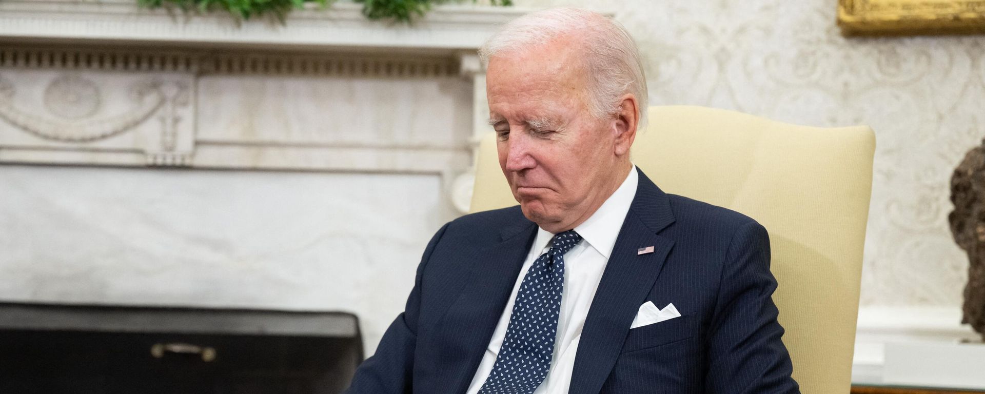 US President Joe Biden listens during a meeting  Israeli President Isaac Herzog in the Oval Office of the White House in Washington, DC, October 26, 2022. - Sputnik International, 1920, 21.06.2024