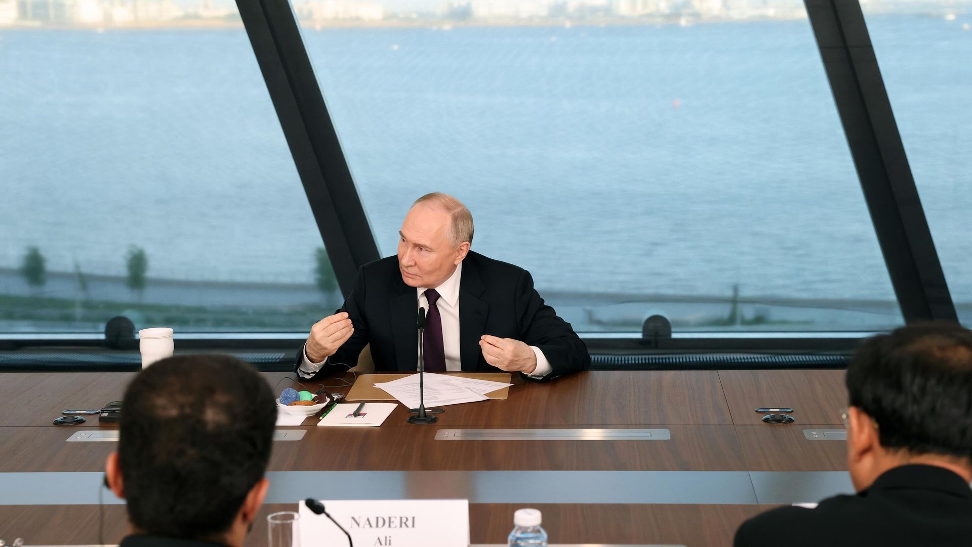 Russian President Vladimir Putin holds a meeting with top executives of international news agencies on the sidelines of the 27th Saint Petersburg International Economic Forum (SPIEF) at the Lakhta Centre in St. Petersburg, Russia. - Sputnik International, 1920, 07.06.2024