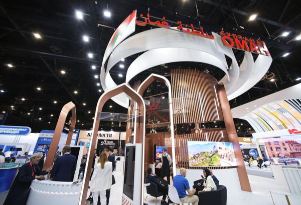 The minister of trade, industry and investment promotion of the Sultanate of Oman, Qais Al-Yousef, and the special representative of the president of the Russian Federation for transport cooperation, Igor Levitin, opened the Omani pavilion at the SPIEF. The two sides stressed the importance of boosting bilateral investments and strengthening economic and cultural ties. - Sputnik International
