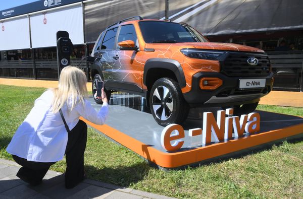 E-niva car, an electric sustainable version of Lada Niva Travel, presented at the SPIEF 2024 - Sputnik International